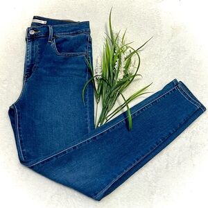 Levi’s High Rise Super Skinny Light Wash Jeans - Size 30